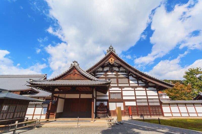 Historyczny budynek w złotej pawilonu Kinkakuji świątyni przy Kyoto obraz stock Historyczny budynek w złotej pawilonu Kinkakuji świątyni przy Kyoto obraz stock
