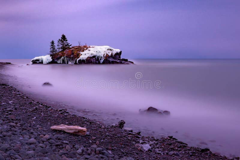 Hiver creux de roche photographie stock Hiver creux de roche photographie stock