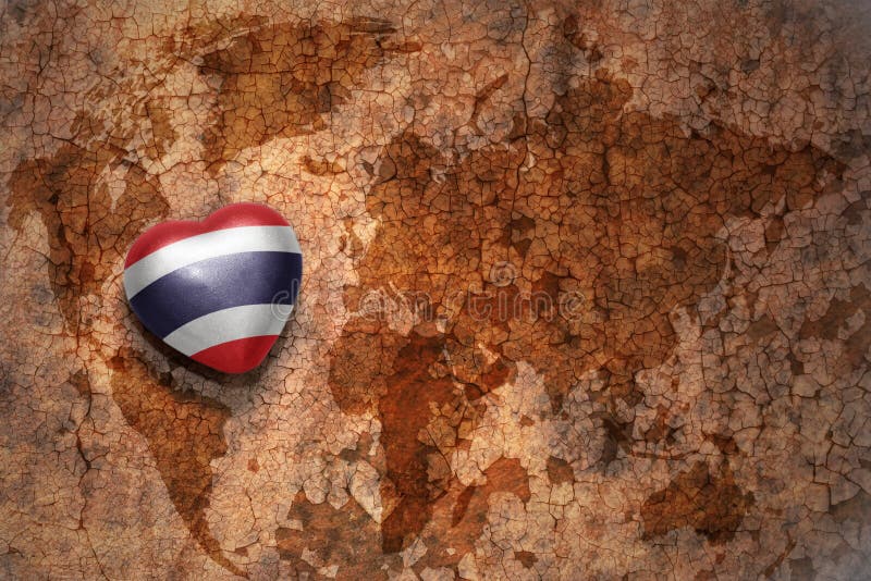Hjärta med nationsflaggan av Thailand på en bakgrund för papper för tappningvärldskartaspricka royaltyfria bilder Hjärta med nationsflaggan av Thailand på en bakgrund för papper för tappningvärldskartaspricka royaltyfria bilder