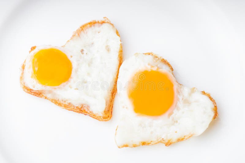 Hjärta stekte ägg royaltyfri bild Hjärta stekte ägg royaltyfri bild