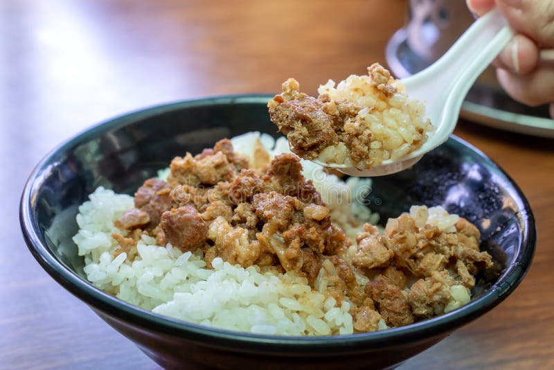 Hjärtat kött över kokt ris, berömt och utsökt gatumat i Taiwan royaltyfria foton