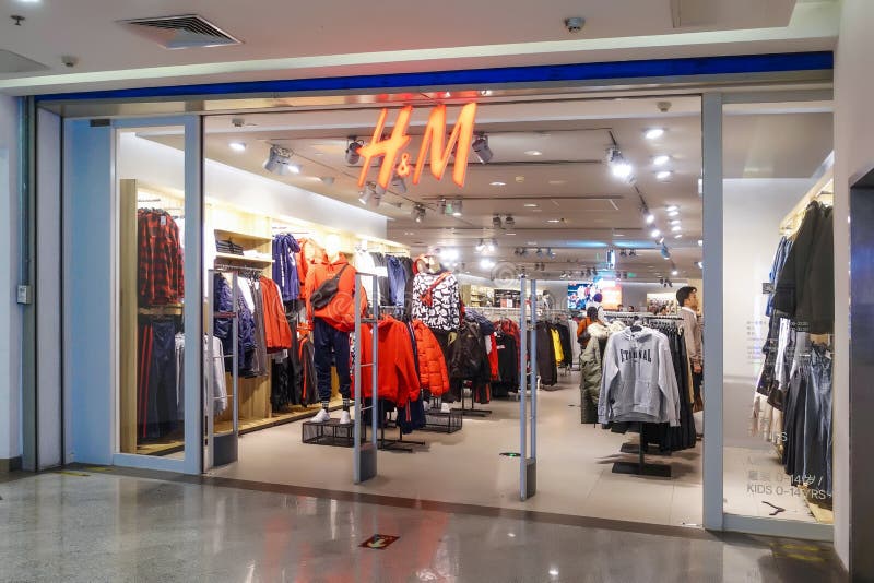 Hm delantero de la tienda al por menor de la moda de H&M imagen de archivo libre de regalías Hm delantero de la tienda al por menor de la moda de H&M imagen de archivo libre de regalías