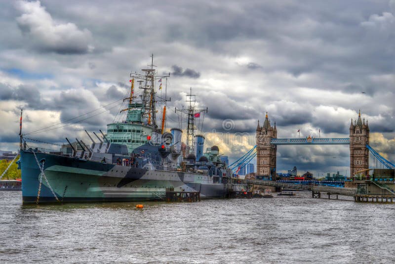 HMS Belfast y puente de la torre, Londres imágenes de archivo libres de regalías HMS Belfast y puente de la torre, Londres imágenes de archivo libres de regalías