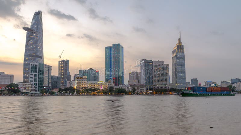 Ho Chi Minh City of Saigon in Vietnam-Zaken Centrumdistrict 1 en 3 tijdens nacht Beeld op 7 Februari, 2017 wordt genomen die stock afbeelding Ho Chi Minh City of Saigon in Vietnam-Zaken Centrumdistrict 1 en 3 tijdens nacht Beeld op 7 Februari, 2017 wordt genomen die stock afbeelding