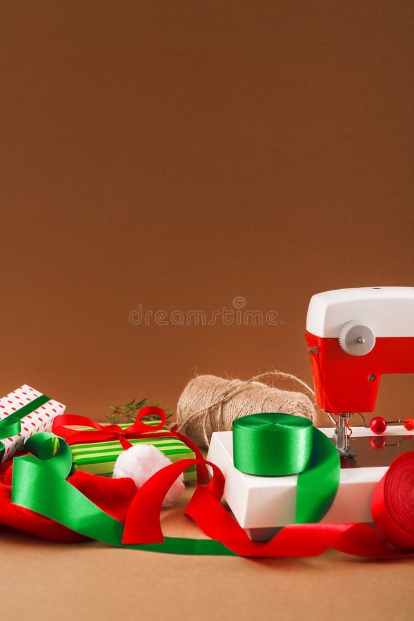 Cucito Creativo Regali Di Natale.Hobby Creativo Strumenti Per Le Decorazioni Fatte A Mano Dell Ar Dei Regali Di Natale Immagine Stock Immagine Di Preparisi Forbici 103327949