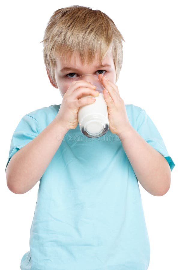 Hochformat-ISO der Kindertrinkmilchkinderglasgesunden ernährung lizenzfreies stockbild Hochformat-ISO der Kindertrinkmilchkinderglasgesunden ernährung lizenzfreies stockbild