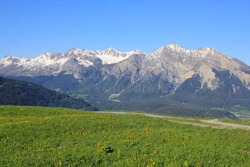 Hochgebirge Parpaner Rothorn, Aroser Rothorn und Lenzer-Horn, die Schweiz lizenzfreies stockfoto Hochgebirge Parpaner Rothorn, Aroser Rothorn und Lenzer-Horn, die Schweiz lizenzfreies stockfoto