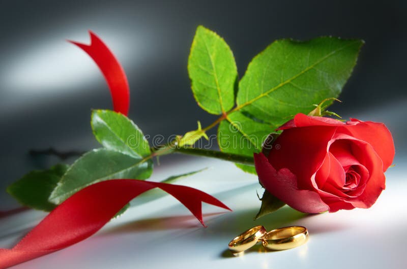 Hochzeits-Ring mit Rose Hochzeits-Ring mit Rose