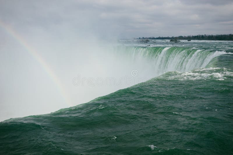Hoefijzerdalingen met een regenboog, Niagara, Ontario royalty-vrije stock foto Hoefijzerdalingen met een regenboog, Niagara, Ontario royalty-vrije stock foto