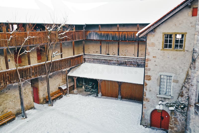Hof des Gruyeres-Schlosswinters stockbilder Hof des Gruyeres-Schlosswinters stockbilder