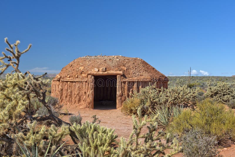 Hogan, logement traditionnel des personnes de Navajo photo libre de droits Hogan, logement traditionnel des personnes de Navajo photo libre de droits