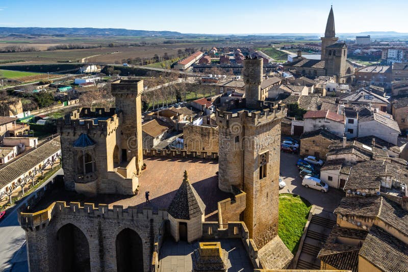 Hohe Winkelsicht des königlichen Palast Olite Navarra, Spanien lizenzfreies stockbild