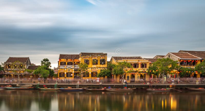 Hoi An, site du patrimoine culturel vietnamien, célèbre pour ses cultures et son architecture mixtes photo stock Hoi An, site du patrimoine culturel vietnamien, célèbre pour ses cultures et son architecture mixtes photo stock