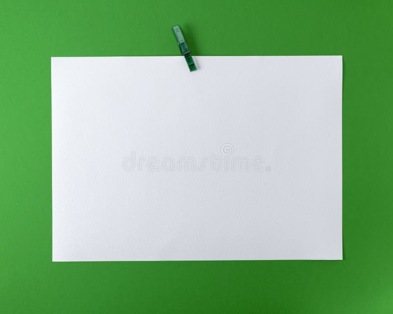 Hoja De Dibujo En Blanco Blanca Imagen de archivo - Imagen de marco