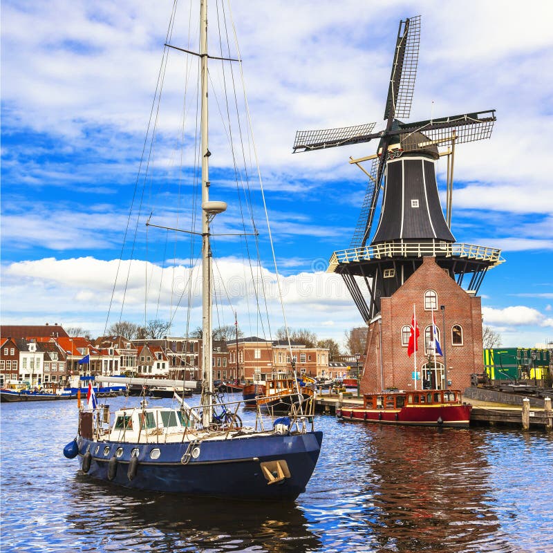 Holanda, Canales De Haarlem Imagen de archivo - Imagen de muelle