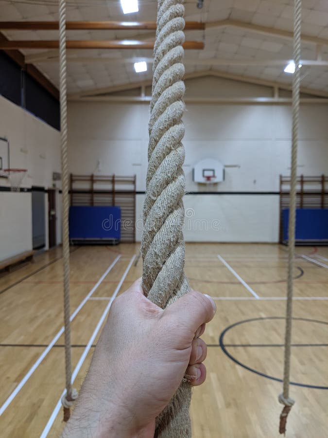 https://thumbs.dreamstime.com/b/holding-onto-rope-to-swing-out-like-tarzan-gripping-chord-length-school-gymnasium-sportshall-gym-climbing-up-168745789.jpg