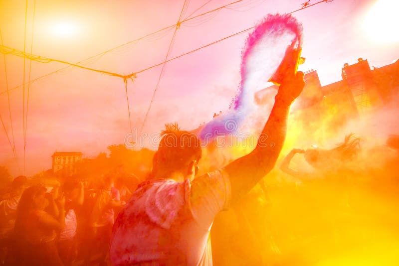 Holi celebración 9 de septiembre de 2017 el Moldavia Chisinau Darwin Color imagen de archivo libre de regalías Holi celebración 9 de septiembre de 2017 el Moldavia Chisinau Darwin Color imagen de archivo libre de regalías