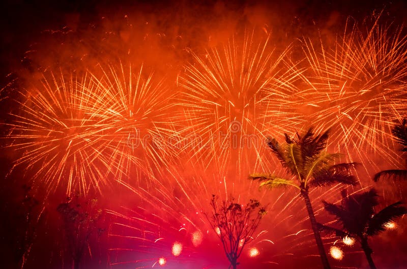 Nella maggior parte dei Cine grandi città, spesso set di fuochi d'artificio per celebrare holdiadys come nuovo anno, giorno di festa nazionale.