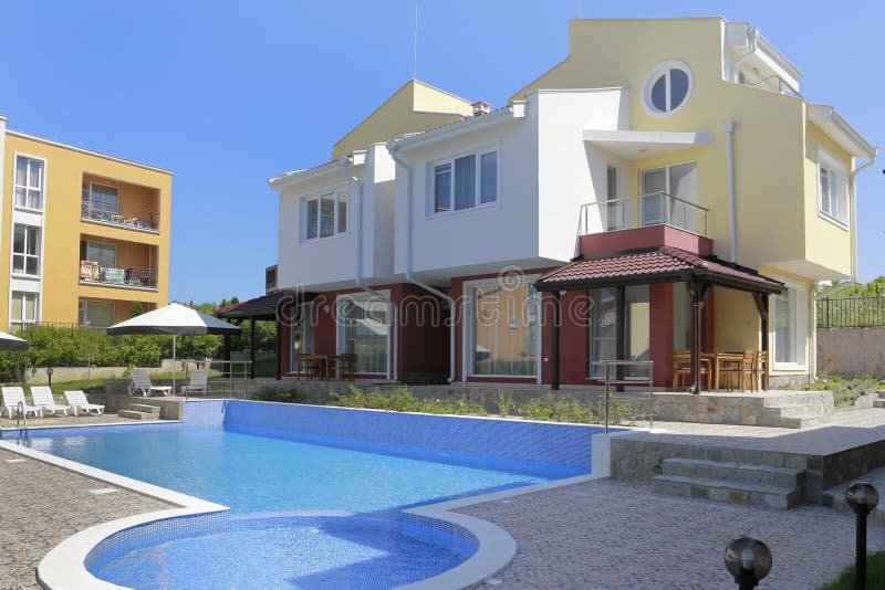 Holiday house stock image. Image of pool, holiday, grass 6444475