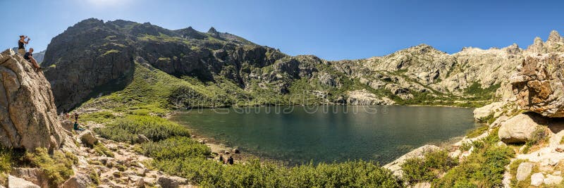 Holidaymakers Lac de Melo κοντά σε Corte στην Κορσική στοκ φωτογραφίες