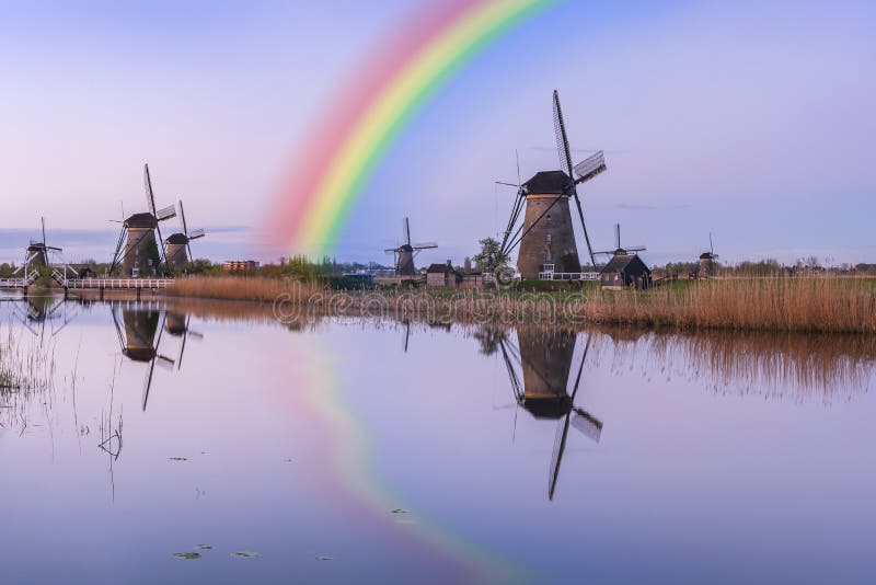 Holland Landscape avec des moulins ? vent photos libres de droits Holland Landscape avec des moulins ? vent photos libres de droits