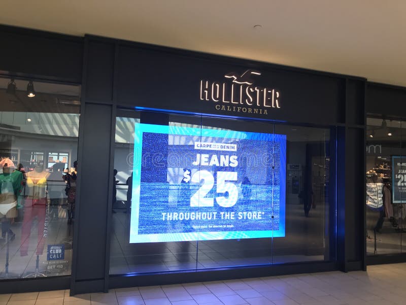 hollister store in queens center mall 