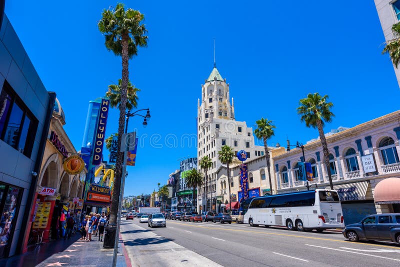 HOLLYWOOD, LOS ANGELES, Californië, de V.S. - 13 Juni, 2017: Meningen van de Gang van Bekendheid en de Gebouwen bij de Hollywood- royalty-vrije stock foto's HOLLYWOOD, LOS ANGELES, Californië, de V.S. - 13 Juni, 2017: Meningen van de Gang van Bekendheid en de Gebouwen bij de Hollywood- royalty-vrije stock foto's