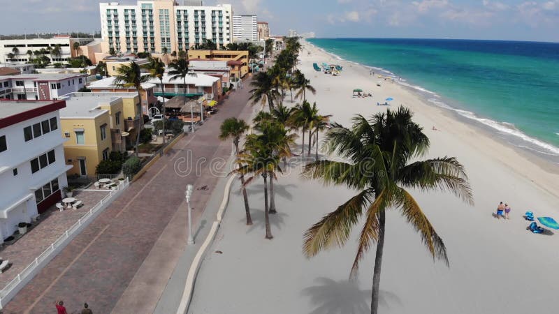 Hollywood-Strandozeanpromenade nahe Miami, Florida Vogelperspektive