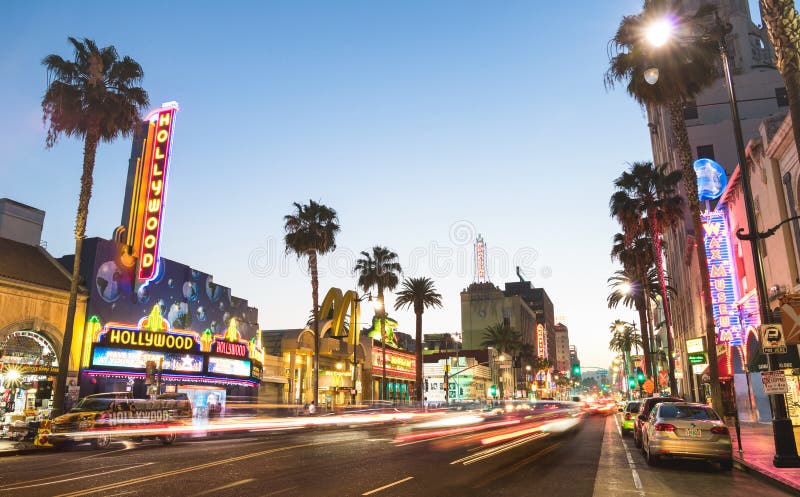 Hollywoodboulevard en Gang van Bekendheid bij zonsondergang stock foto Hollywoodboulevard en Gang van Bekendheid bij zonsondergang stock foto
