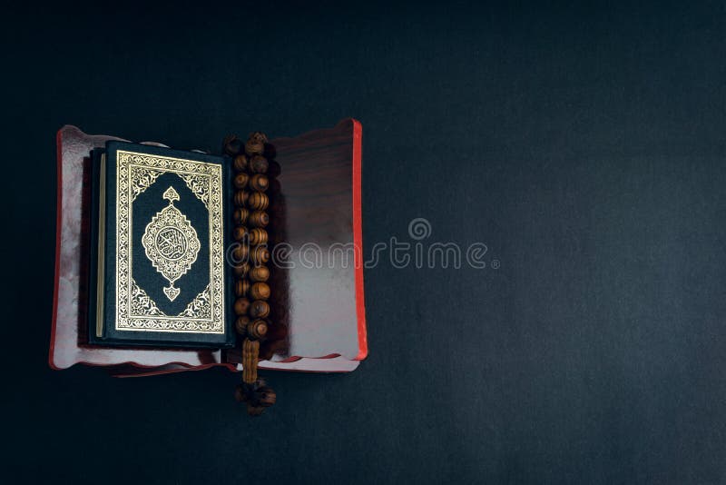 Bạn là một tín đồ của nghệ thuật và ảnh? Nếu có, hãy đến với những bức ảnh Kinh Quran này, được chụp một cách tuyệt đẹp trên nền đen hoặc đơn giản chỉ là một tấm hình tuyệt đẹp với Kinh Quran trở thành tâm điểm của chúng.