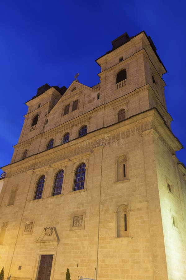 Kostol Najsvätejšej Trojice v Košiciach v noci