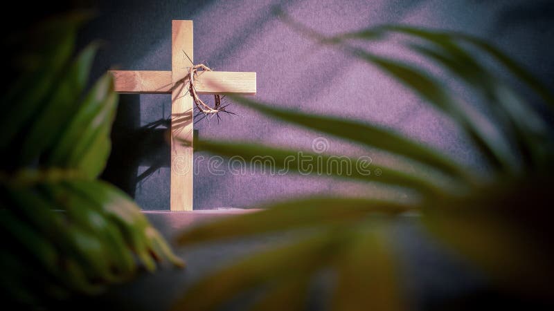 Holy week van het lenteseizoen en goede friday - concepten beeld van houten kruis op vintage - achtergrond