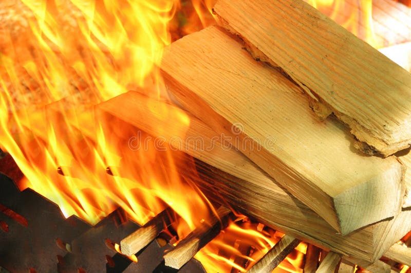 Holz brennt auf Feuer stockfotografie Holz brennt auf Feuer stockfotografie