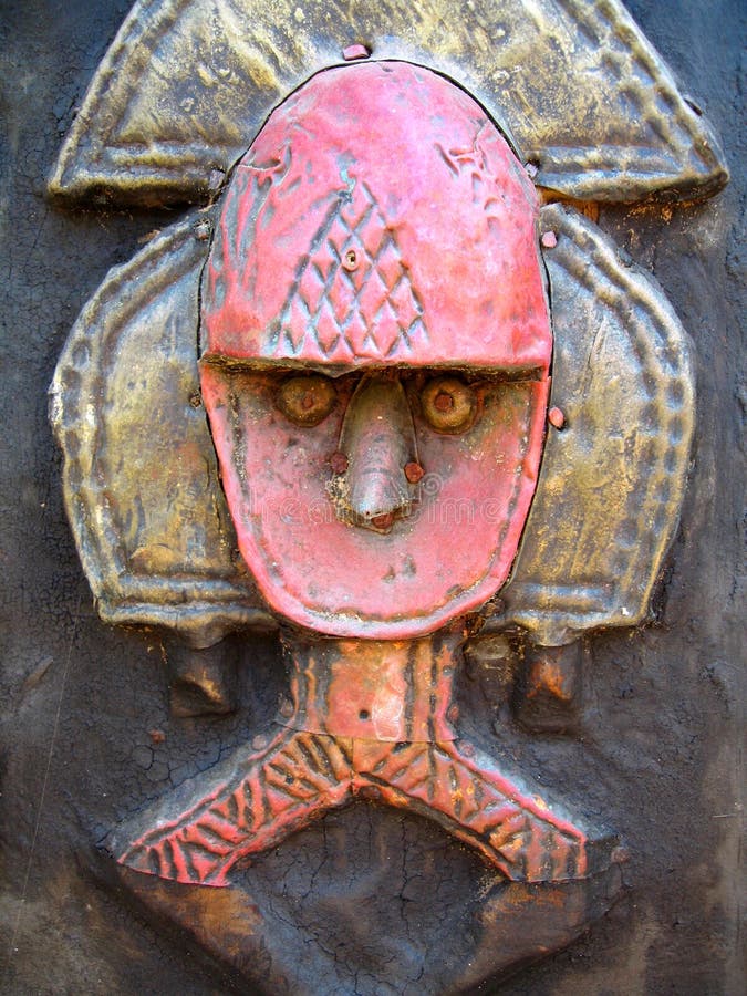 Holz-und Metallafrikanerskulptur lizenzfreie stockfotos Holz-und Metallafrikanerskulptur lizenzfreie stockfotos