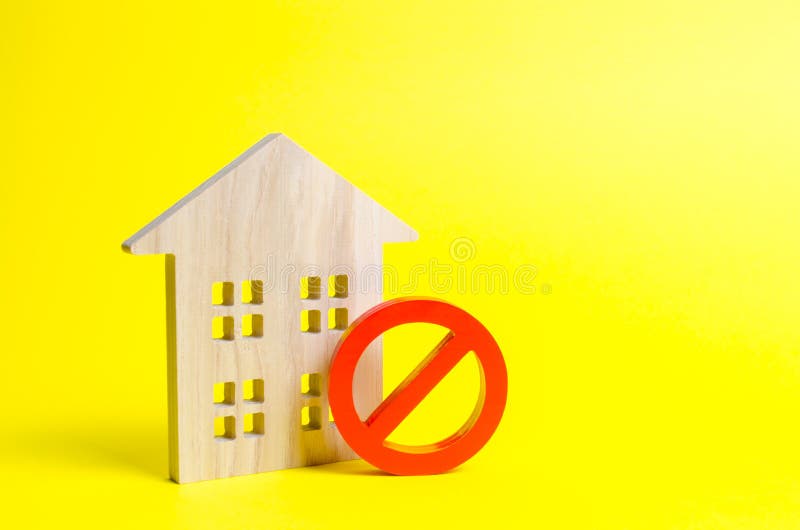 Holzhausfigürchen und ein rotes Symbol NICHT oder Verbot Das Konzept der Unzugänglichkeit oder Wohnungsmangel Es gibt keine Geleg