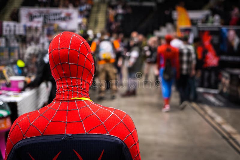 Hombre araña cosplay fotografía editorial. Imagen de lifestyle - 81899462