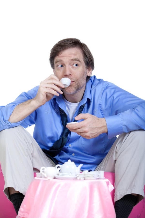 Hombre cansado en los años 40 que tienen una fiesta del té fotos de archivo libres de regalías Hombre cansado en los años 40 que tienen una fiesta del té fotos de archivo libres de regalías