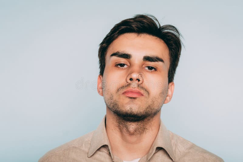 Hombre chulo impudente insolente de la arrogancia de la confianza fotografía de archivo libre de regalías Hombre chulo impudente insolente de la arrogancia de la confianza fotografía de archivo libre de regalías