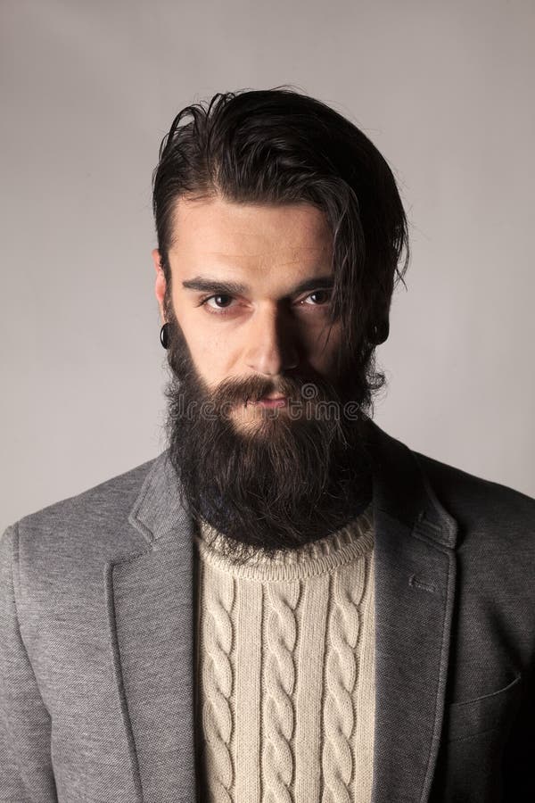 Hombre con la barba imagen de archivo libre de regalías Hombre con la barba imagen de archivo libre de regalías