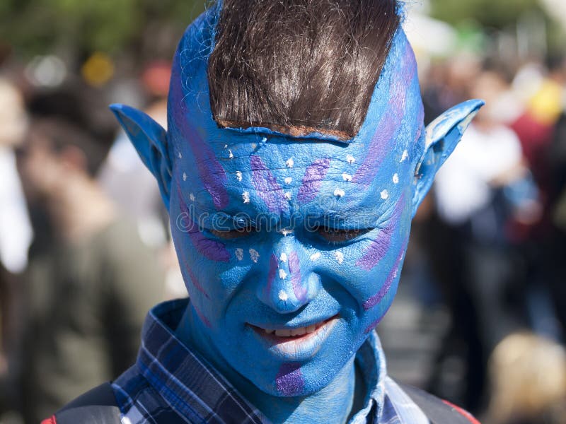 Hombre Con Maquillaje De Avatar Foto de archivo editorial - Imagen de  acontecimiento, carnaval: 174477603