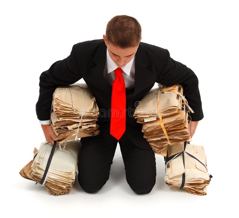 Hombre de negocios cansado con las porciones de papeleo imagenes de archivo Hombre de negocios cansado con las porciones de papeleo imagenes de archivo