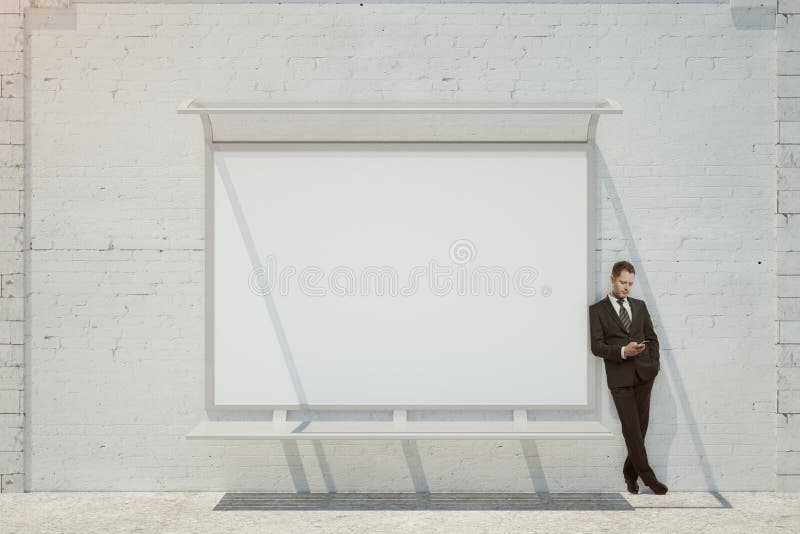 Hombre de negocios con whiteboard vacío fotos de archivo Hombre de negocios con whiteboard vacío fotos de archivo