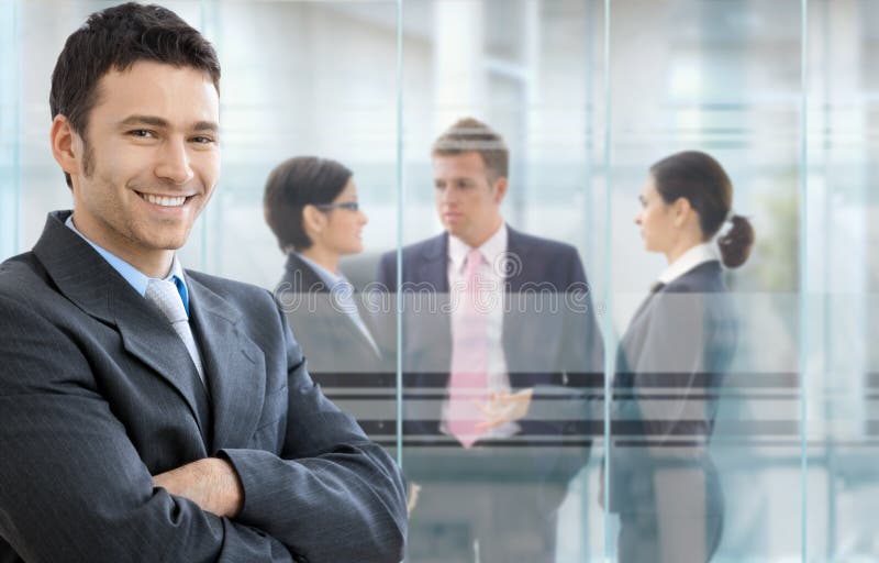 Hombre de negocios confidente imágenes de archivo libres de regalías Hombre de negocios confidente imágenes de archivo libres de regalías