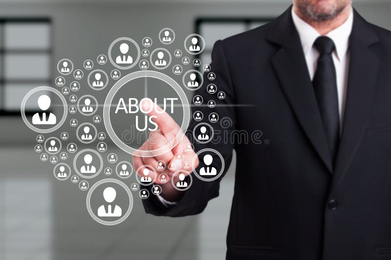 Hombre de negocios en el traje que trabaja con la comunidad conectada virtual ic fotografía de archivo libre de regalías Hombre de negocios en el traje que trabaja con la comunidad conectada virtual ic fotografía de archivo libre de regalías