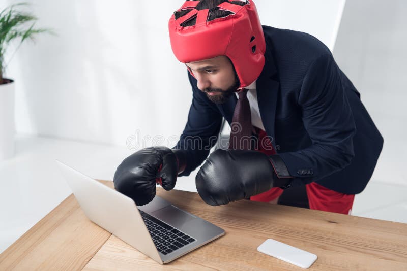 1,041 Casco Del Boxeo Con Los Guantes Fotos de stock - Fotos libres de  regalías de Dreamstime