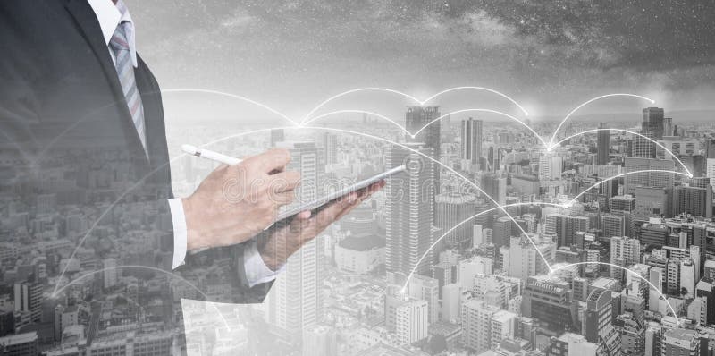 Hombre de negocios de la exposición doble que usa la tableta digital, y paisaje urbano Red del negocio, tecnología del blockchain libre illustration