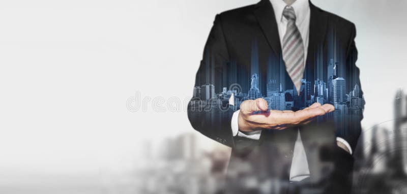 Hombre de negocios que lleva a cabo el holograma azul de edificios modernos, con el fondo de la falta de definición y el espacio imagen de archivo libre de regalías Hombre de negocios que lleva a cabo el holograma azul de edificios modernos, con el fondo de la falta de definición y el espacio imagen de archivo libre de regalías