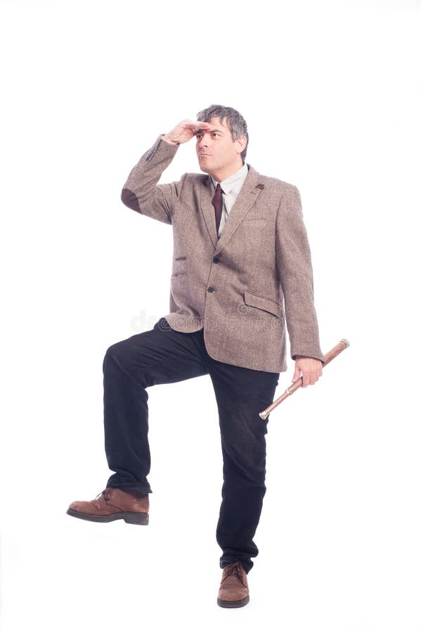 Hombre de negocios que mira al horizonte fotos de archivo libres de regalías Hombre de negocios que mira al horizonte fotos de archivo libres de regalías