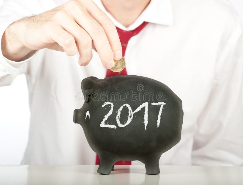Hombre de negocios que pone el dinero en una batería guarra imagenes de archivo Hombre de negocios que pone el dinero en una batería guarra imagenes de archivo