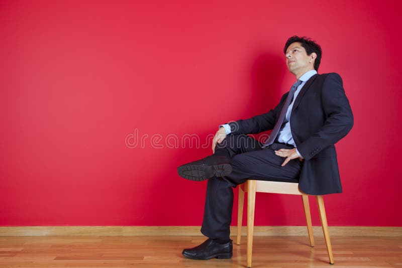 Hombre de negocios que se relaja fotografía de archivo libre de regalías Hombre de negocios que se relaja fotografía de archivo libre de regalías